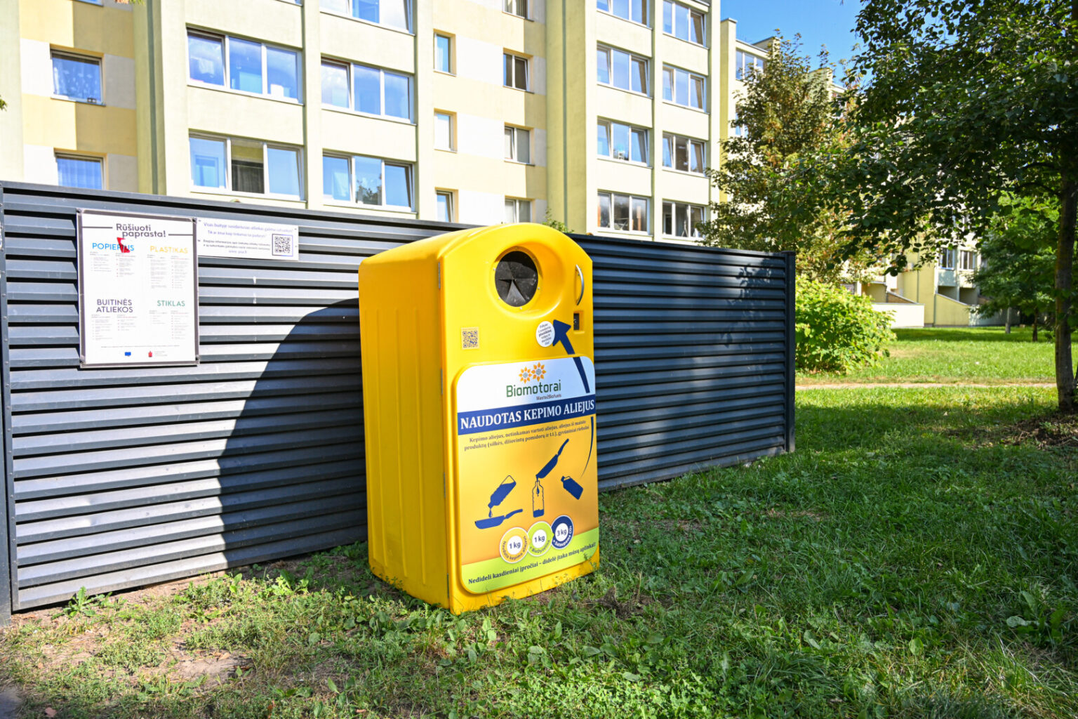 Panevėžyje šią savaitę atsirado nauji, ryškiai geltoni atliekų konteineriai – aliejui.