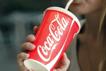 Migrena – tai ne šiaip „įprastas galvos skausmas“. Ši būklė gali išmušti žmogų iš vėžių kelioms valandoms ar net dienoms, paversdama kasdienius darbus tikra kančia.