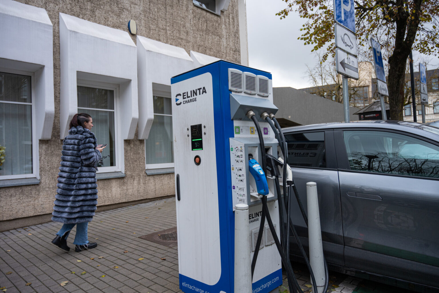 Elektromobilių vairuotojams Panevėžio savivaldybė rengia naujieną.