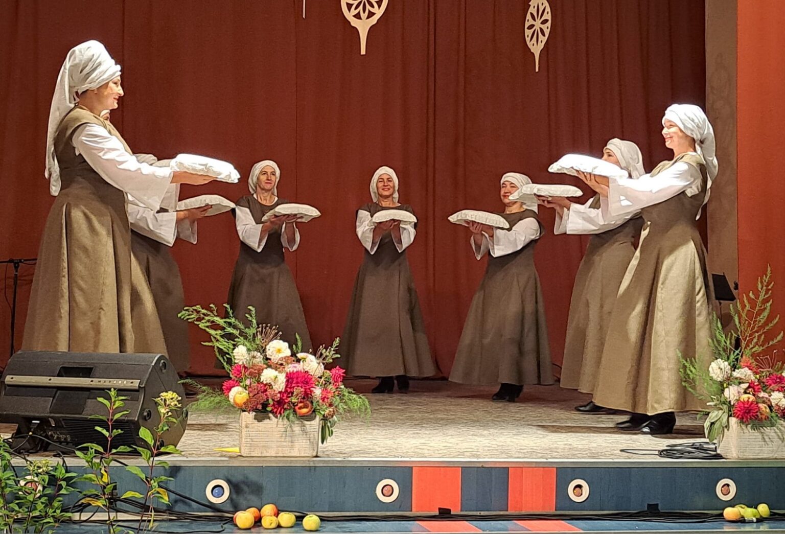 Kai ruduo nudažo laukus bei sodus ir ore pasklinda obuolių aromatas, Panevėžio rajone esantys Geležiai tampa šių vaisių sostine.