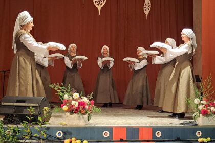 Kai ruduo nudažo laukus bei sodus ir ore pasklinda obuolių aromatas, Panevėžio rajone esantys Geležiai tampa šių vaisių sostine.