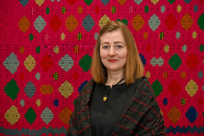 Lietuvių etnografinis paveldas šiandien tampa įkvėpimo šaltiniu menininkams, istorikams, dizaineriams, o kartu – ir tiltu tarp senosios kultūros bei šiuolaikinės tapatybės paieškų.