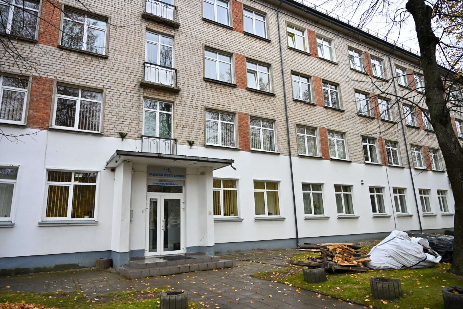 Panevėžio sporto centro treneriai piktinasi ne tik dėl atlyginimų, bet ir dėl sąlygų, kuriomis sportuoja jų auklėtiniai. P. ŽIDONIO nuotr.