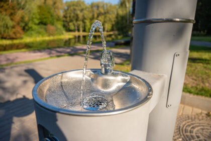 Panevėžio viešosiose erdvėse įrengtos vandens gertuvės turėtų būti patogus ir sveikatai draugiškas būdas numalšinti troškulį ar pasipildyti buteliuką.