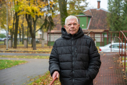 Panevėžietis 76-erių Vilius Masilionis sulaukęs garbaus amžiaus atrado antrą jaunystę – su daina ir eilėraščiu. Choristas net dviejuose Panevėžio choruose, dar viename ansamblyje dainuoja, literatų klubo narys, dviejų poezijos knygų autorius ir nuolatinis kultūros renginių lankytojas – Vilius įrodo, kad kūryba nesusijusi su amžiumi. Senjoro dienos pilnos muzikos ir bendrystės, o kiekvienas vasaros penktadienis jam buvo naujo eilėraščio šventė.