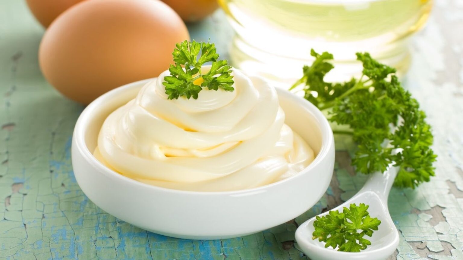 Majonezas – tai ne šiaip padažas, o daugumai lietuvių beveik šeimos narys.