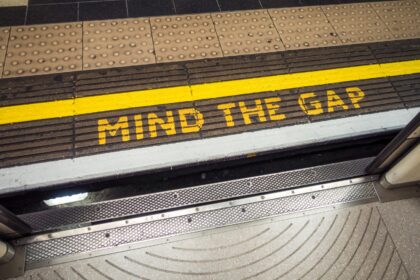 Kartais viskas, kas lieka iš meilės, yra balsas, įrašytas senoje juostoje. Šiandien Londono Embankment metro stotyje vis dar girdimas Osvaldo Lorenso balsas.