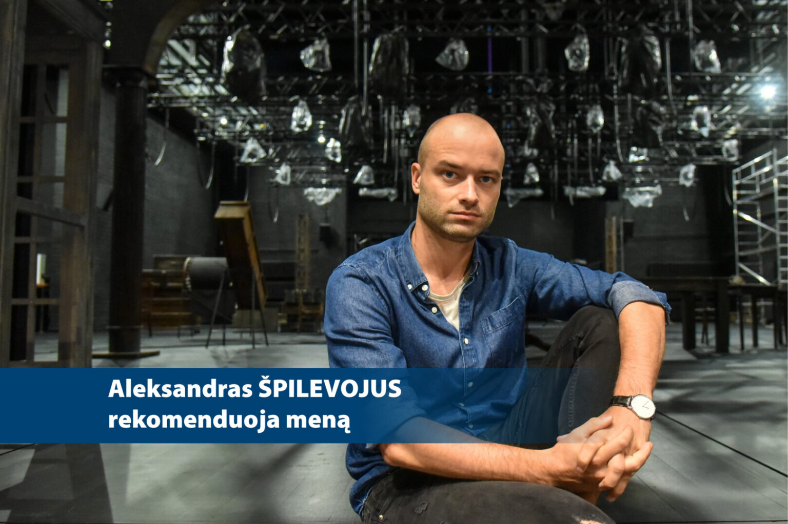 Šįkart kviečiame pažvelgti į kultūrą akimis žmogaus, kurio kūryba ir mąstymas nuolat balansuoja tarp teatro, muzikos ir jautraus žvilgsnio į žmogų. Režisierius ir aktorius Aleksandras Špilevojus dalijasi savo kultūriniais atradimais – nuo muzikos, lydinčios kūrybinį procesą, iki kino, literatūros ir fotografijos.