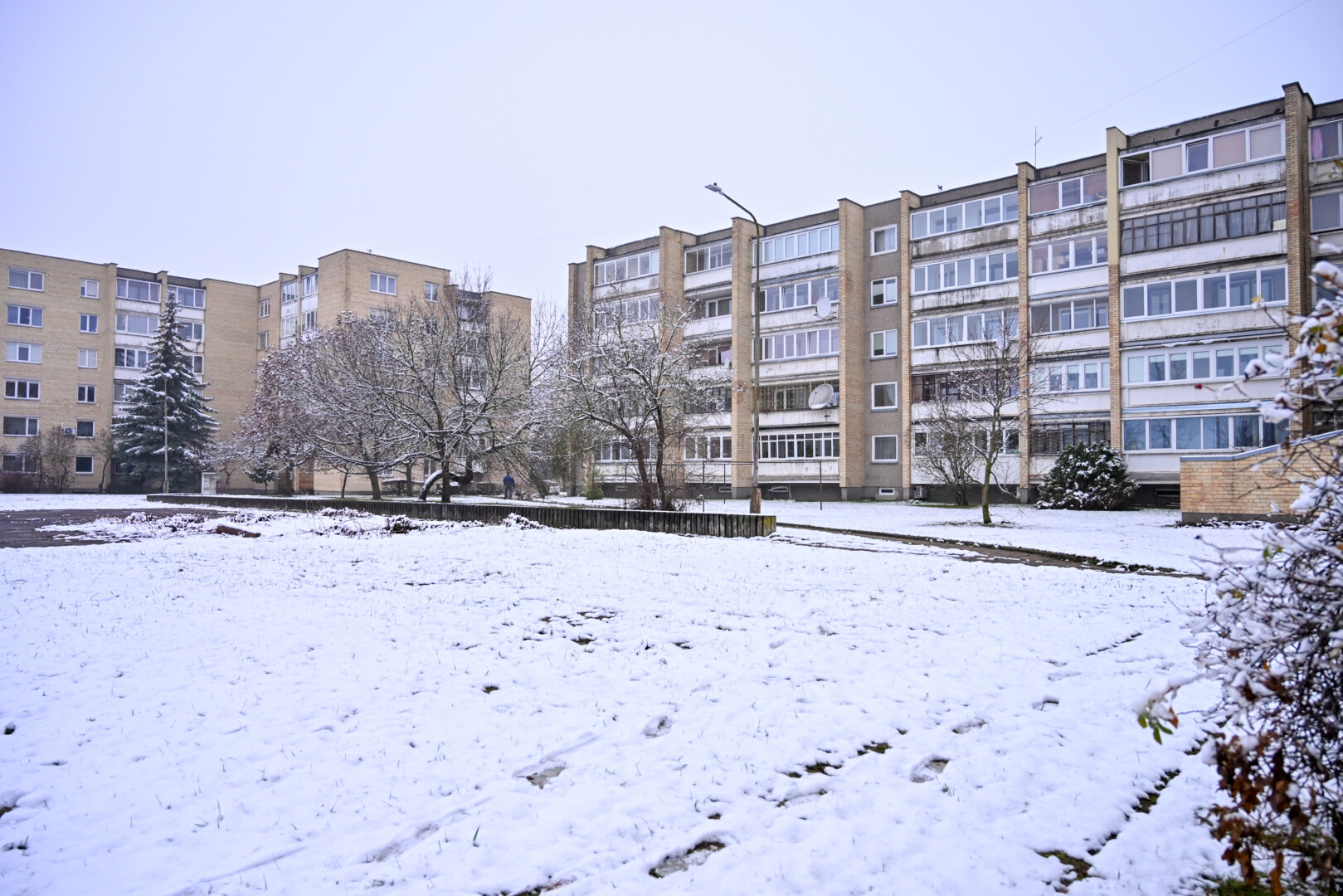Pilėnų mikrorajono gyventojams laimėjus konkursą, netrukus Dainavos gatvėje tarp daugiabučių namų vietoje senutėlės vaikų žaidimų aikštelės iškils moderni žaidimų ir sporto zona. P. ŽIDONIO nuotr.