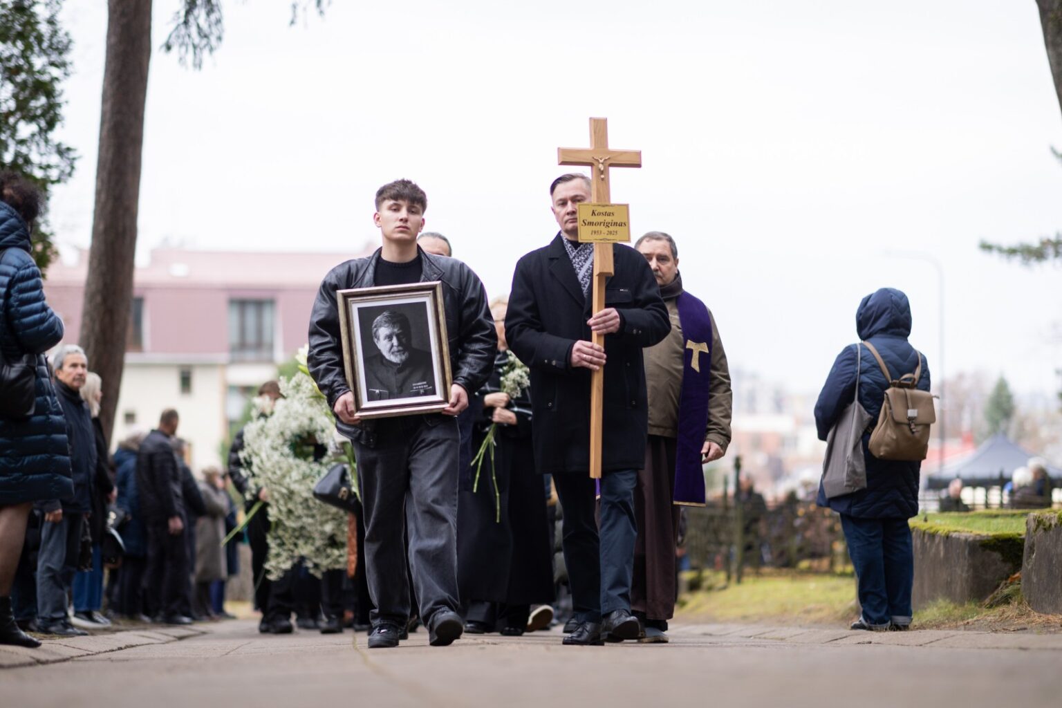 Sekmadienį Antakalnio kapinių Menininkų kalnelyje palaidotas kino ir teatro aktorius, režisierius bei muzikantas Kostas Smoriginas.