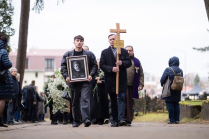 Sekmadienį Antakalnio kapinių Menininkų kalnelyje palaidotas kino ir teatro aktorius, režisierius bei muzikantas Kostas Smoriginas.
