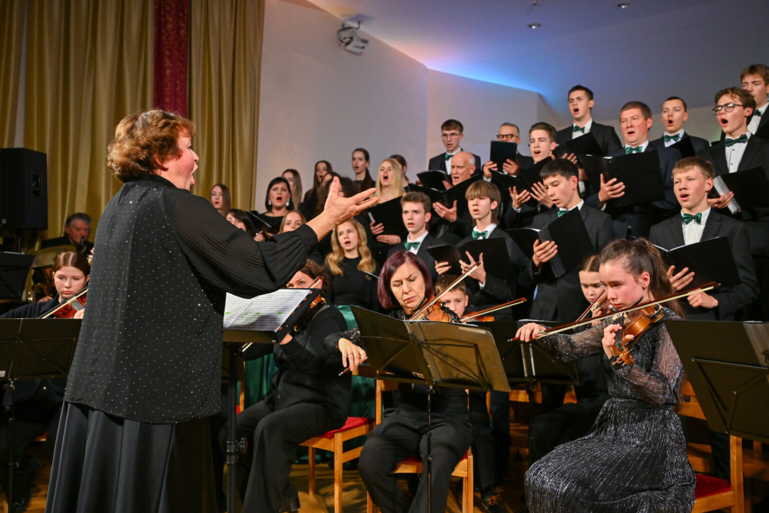 Ši savaitė Panevėžio Vytauto Mikalausko menų gimnazijai ypatinga – čia vyksta Šv. Cecilijos, religinės muzikos, poezijos ir chorų globėjos, garbei skirtas festivalis-konkursas.
