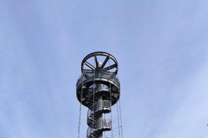 Vasaros pradžioje apmokestinus kopimą į Krekenavos apžvalgos bokštą, tačiau prie jo nepastačius automatinių vartų ir nepaskyrus bilietų kontrolieriaus, sudarytos sąlygos patikrinti lankytojų sąžinę.