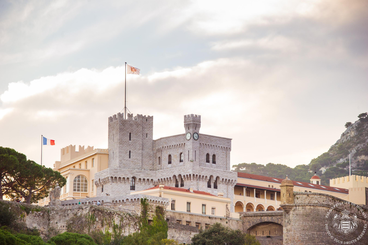 Ant uolos stūksantys Kunigaikščio rūmai – vienas svarbiausių šalies objektų ir valstybės simbolis. 