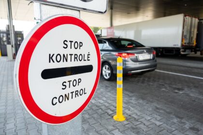 Lietuvos Vyriausybei atidarius sieną su Baltarusiją, Lietuvos vežėjų asociacija „Linava“ sako sulaukianti dviprasmiškos informacijos apie galimybes vilkikams sklandžiai kirsti pasienio punktus.