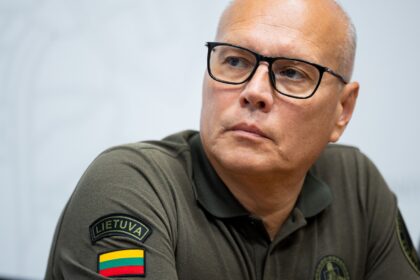  Iš Baltarusijos į Lietuvą toliau plūstant kontrabandiniams balionams, jų į Lietuvą bandyta siųsti ir iš Kaliningrado, sako Valstybės sienos apsaugos tarnybos (VSAT) vadas Rustamas Liubajevas.