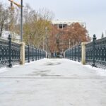 Keliaujantieji nuo Senvagės A. Jakšto gatvės link jau vėl gali naudotis pėsčiųjų tiltu per Nevėžį – po beveik keturių mėnesių uždarymo panevėžiečiams nuo šio ryto jau nebereikia daryti lanksto.