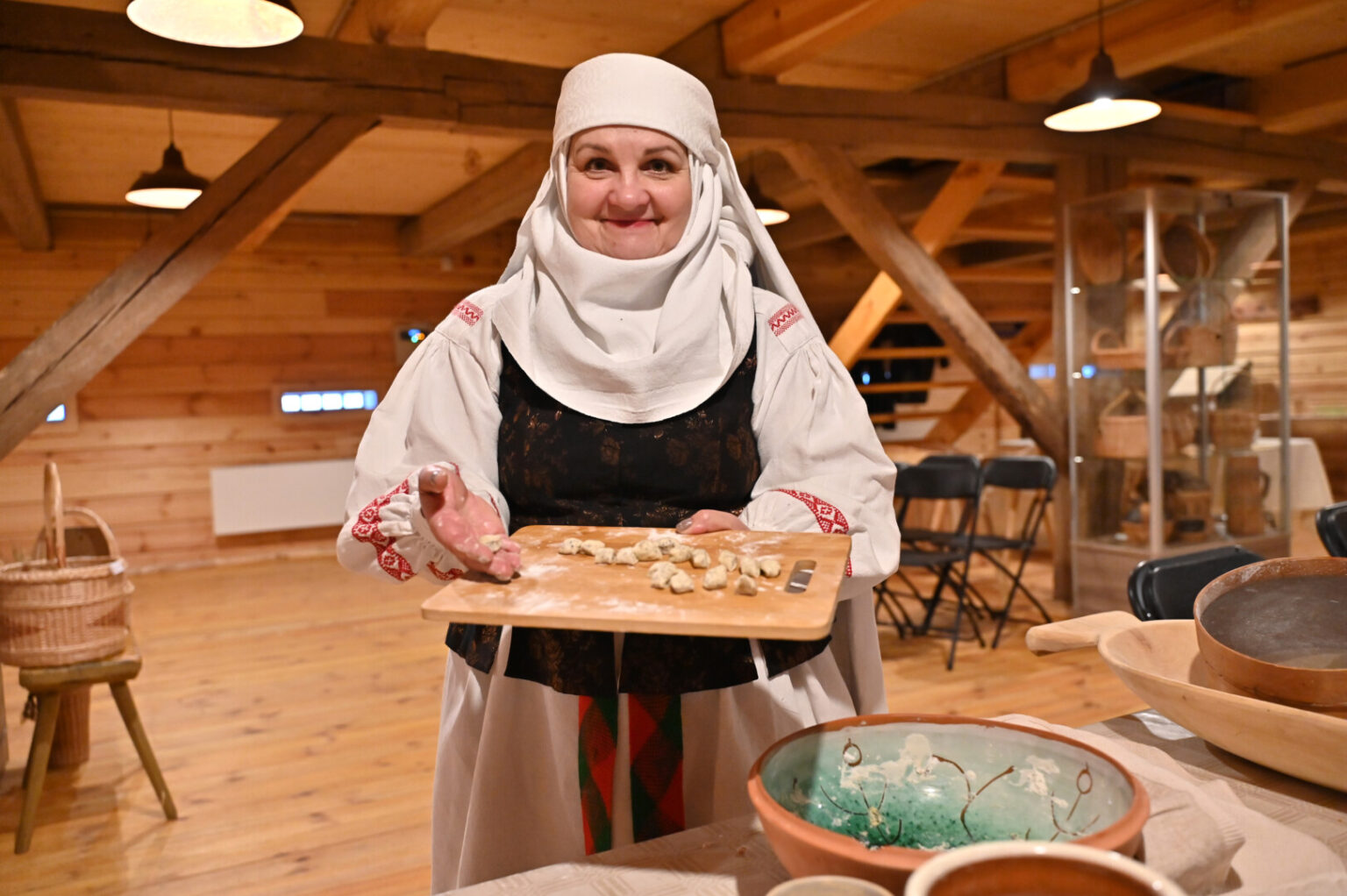 Kalėdos – ne vien šventinis šurmulys ir gausūs stalai. Tai per šimtmečius susiformavęs gyvasis paveldas, kuriame kiekvienas paprotys, patiekalas ar tylos akimirka turi savo prasmę.