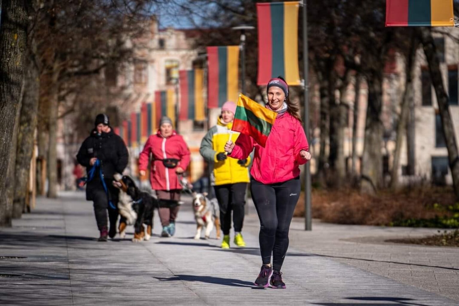 Kol vieni gražiausių žiemos švenčių laukia uždegdami advento žvakes ar versdami šokoladinio kalendoriaus lapelius, kiti – bėgdami kilometrus.