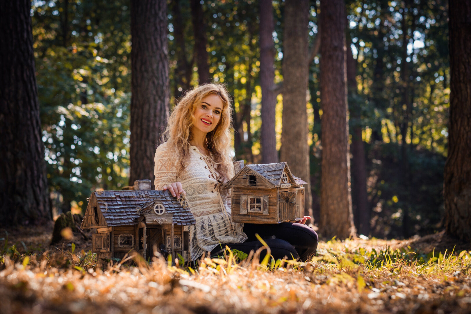 Agnė Trikšienė – klinikinė logopedija, dirbanti ligoninėje su ligoniais, patyrusiais insultą. O po darbo medikė atsipalaiduoja kurdama neįtikėtinai smulkmeniškas miniatiūras. N. JANONĖS nuotr. 