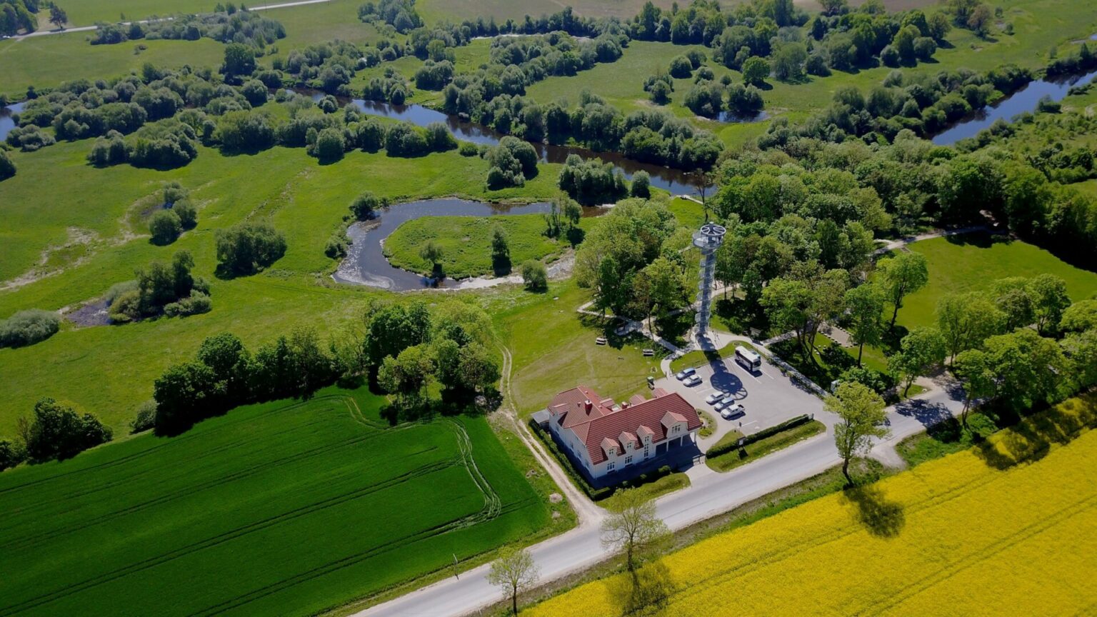 Nors Panevėžio rajonas turi išskirtinį kraštovaizdį ir ne vieną potencialų traukos objektą, šis kraštas negali pasigirti išvystyta turizmo infrastruktūra.