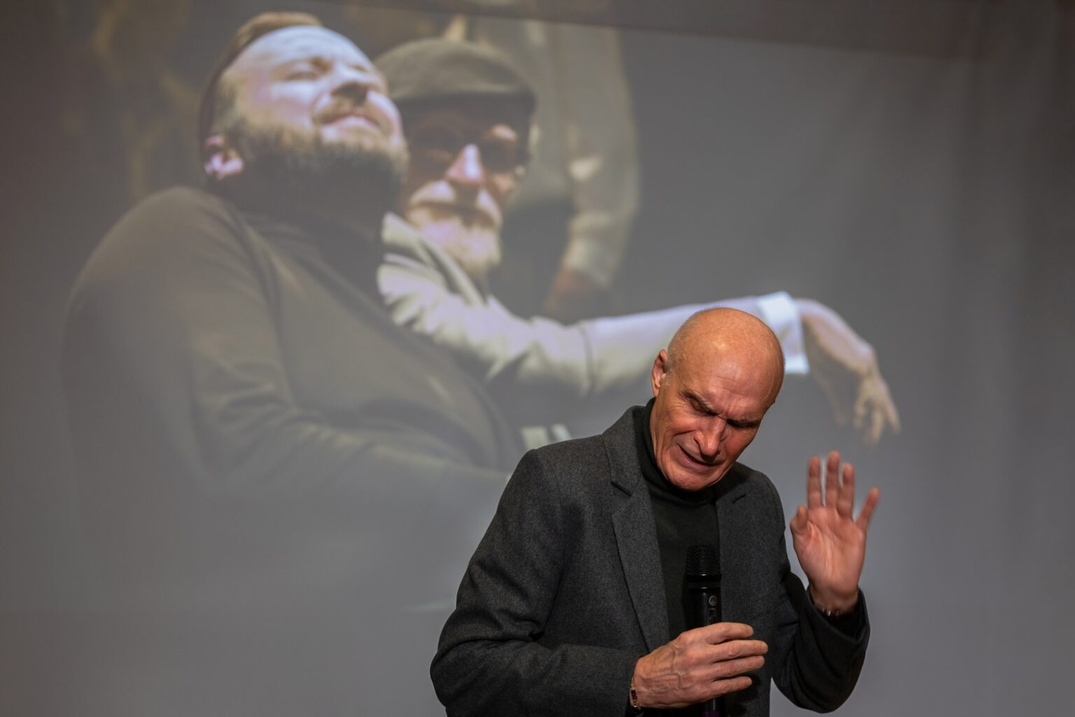 Ilgamečio Juozo Miltinio dramos teatro aktoriaus, režisieriaus Albino Kėlerio kūrybos vakaras Panevėžio apskrities Gabrielės Petkevičaitės-Bitės viešojoje bibliotekoje planuotas kelis mėnesius, tačiau tapo ir maloniu atsitiktinumu – proga padėkoti ir pasveikinti menininką gavus Lietuvos nacionalinę kultūros ir meno premiją.