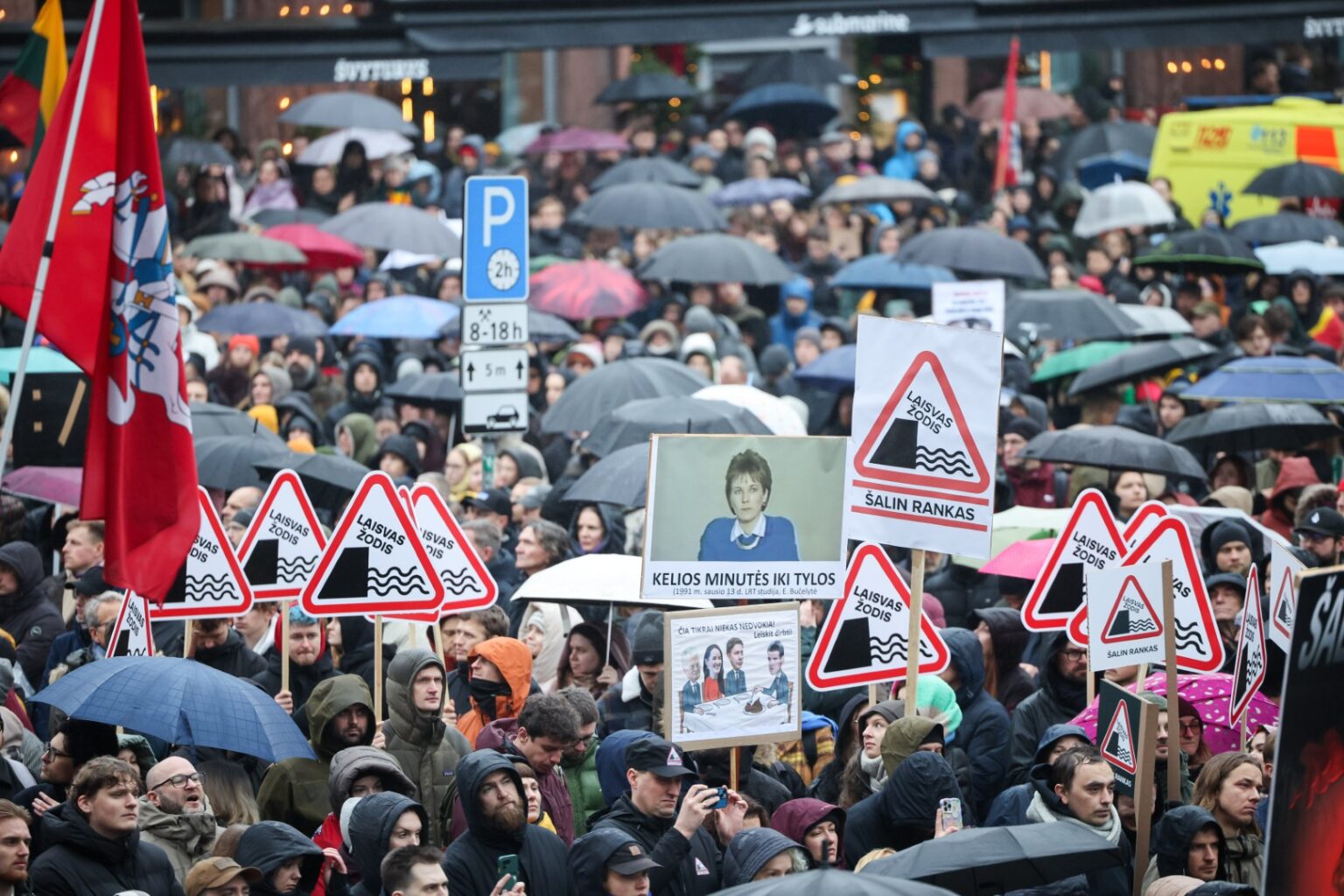 Valdantiesiems siekiant priimti Lietuvos nacionalinio radijo ir televizijos (LRT) vadovo atleidimą lengvinančias pataisas, žurnalistų bendruomenė ir Kultūros asamblėja kitą savaitę rengs tris dienas truksiantį protestą prie Seimo.