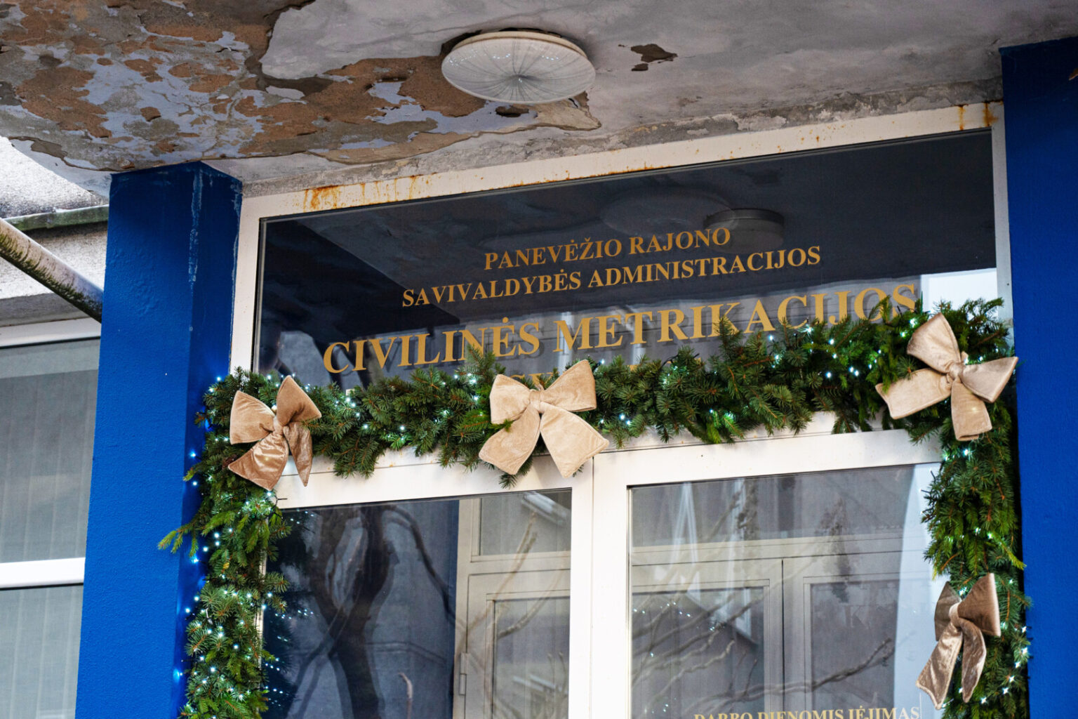 Jaunavedžius Panevėžio rajono savivaldybėje pasitinka nuo sovietmečio rimtesnio remonto nemačiusios patalpos.