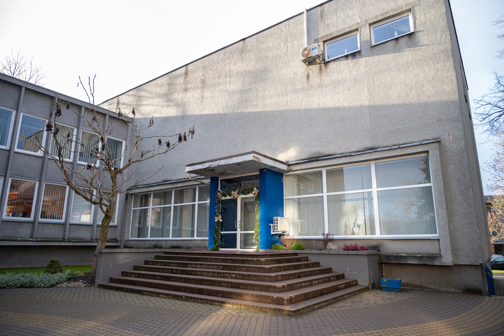 Panevėžio rajono savivaldybėje kitąmet planuojama atnaujinti ir santuokoms skirtą salę, ir apgailėtinai atrodantį įėjimą į Civilinės metrikacijos skyrių. P. ŽIDONIO nuotr. 