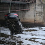 Tarnyboms pavyko ištraukti šeštadienio rytą Panevėžyje į Nevėžio upę nuskriejusį BMW automobilį, kiek vėliau vandenyje buvo rastas trečiojo keleivio kūnas.