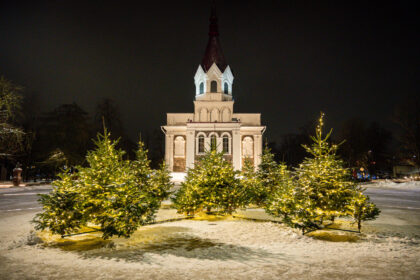 Nors Kalėdos turi senąsias šventimo tradicijas, tačiau tam tikri dalykai santykinai neseni. Panevėžio kraštotyros muziejaus Istorijos skyriaus muziejininko Donato Pilkausko teigimu, tarpukariu Kūčios nebuvo šventinė diena.