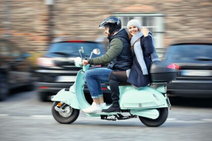 Siekiant išvengti skaudžių eismo įvykių keliuose, Seimas sugriežtino reikalavimus mopedų ir vadinamųjų mažųjų automobilių vairuotojams.