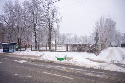 Smėlynės gatvėje aptvertas Savivaldybei priklausantis sklypas daugeliui vairuotojų kelia klausimą, kodėl miesto centre esanti tuščia teritorija jau ne vienerius metus nenaudojama?